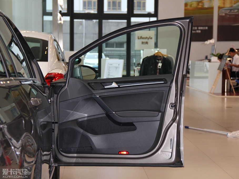 2014Golf܇ 1.4 TSI A