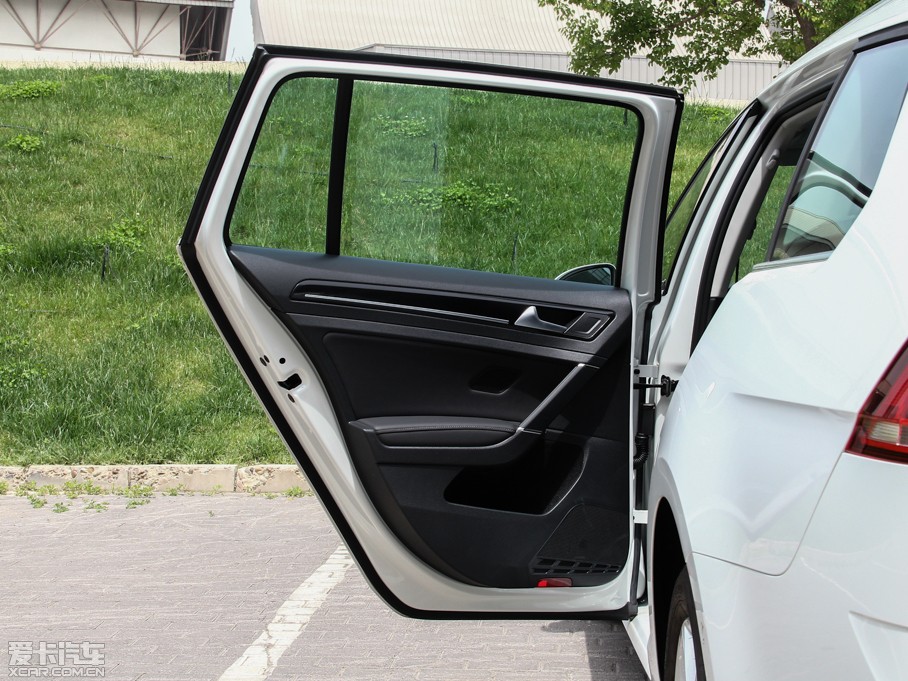 2014Golf܇ 1.4 TSI A