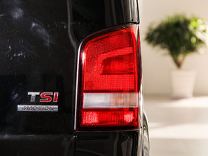 2014款2.0TSI 四驱舒适版 尾灯