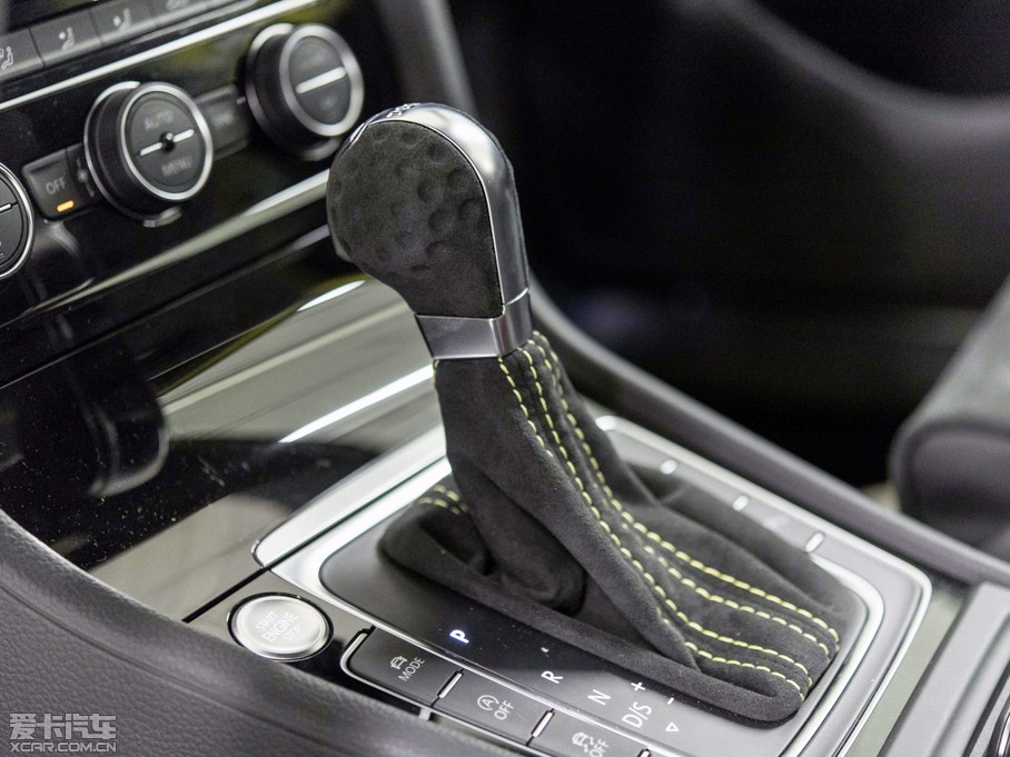 2015Golf GTI DARK SHINE؄e