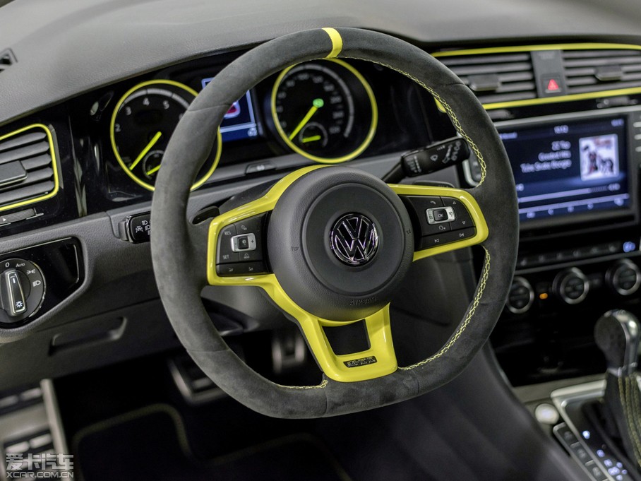 2015Golf GTI DARK SHINE؄e