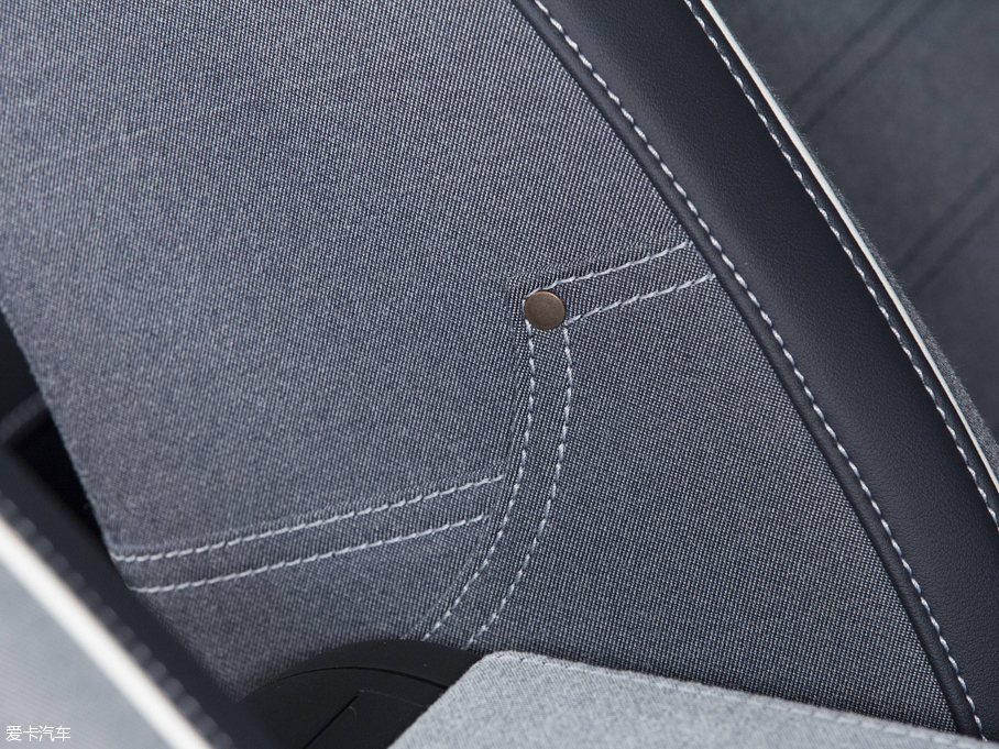 2015ךx Convertible Denim܇