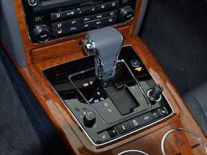 2014款3.0 商务型 换挡杆