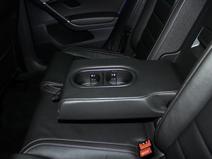 2015款2.0T 后排中央扶手