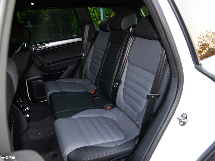 2016;J 3.0 TSI R-Line