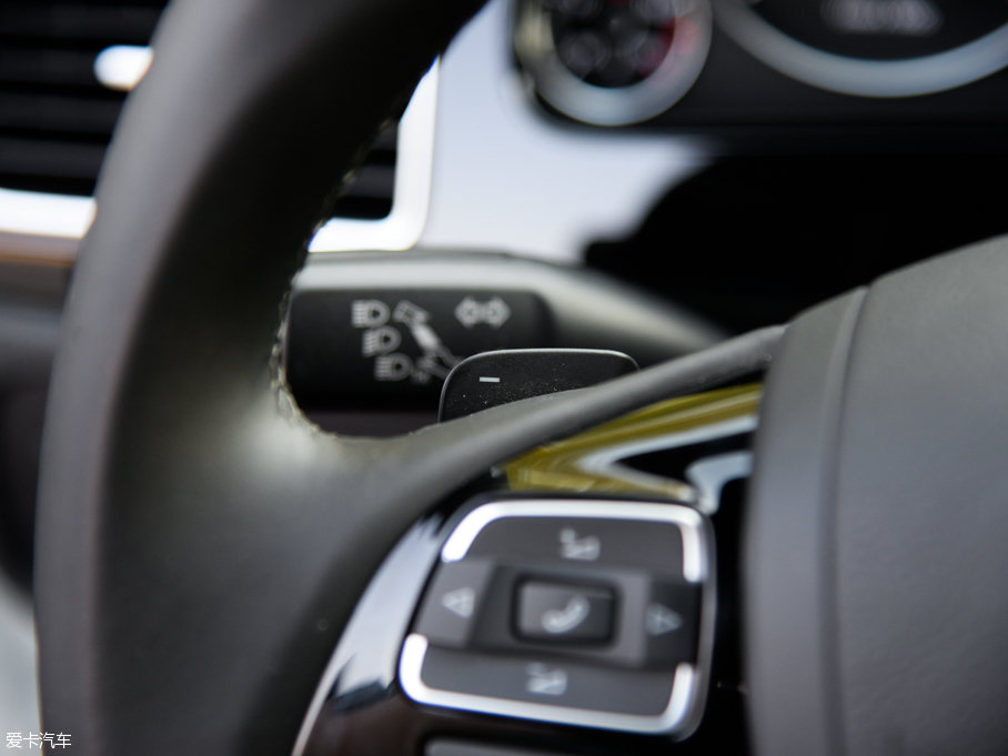 2016;J 3.0 TSI R-Line