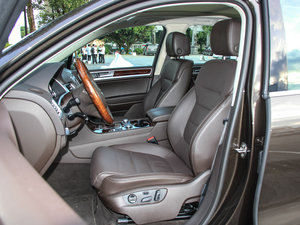 2016款3.0 TSI 标配型 主驾驶座椅