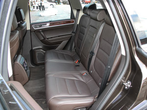 2016款3.0 TSI 标配型 后排座椅