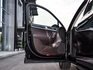 20163.0 TSI R-Line {λ܇T