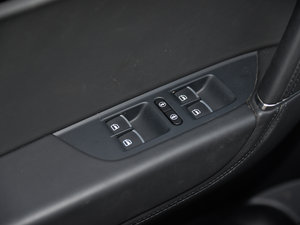 2016款3.0 TSI R-Line 主驾车窗控制区	