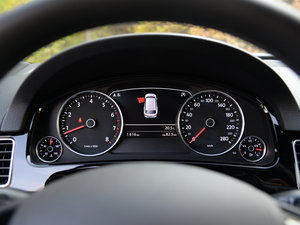 2016款3.0 TSI R-Line 仪表