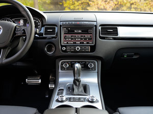 2016款3.0 TSI R-Line 中控台