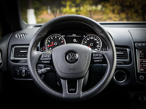 2016款3.0 TSI R-Line 方向盘