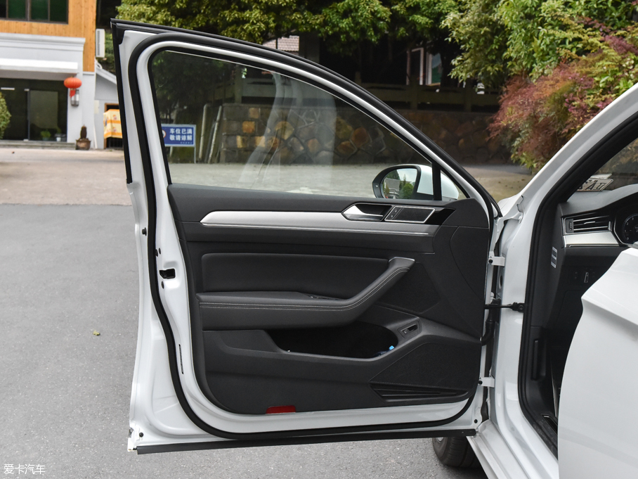 2016ε 380TSI R-Line