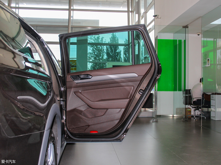 2016ε 380TSI Unlimited а