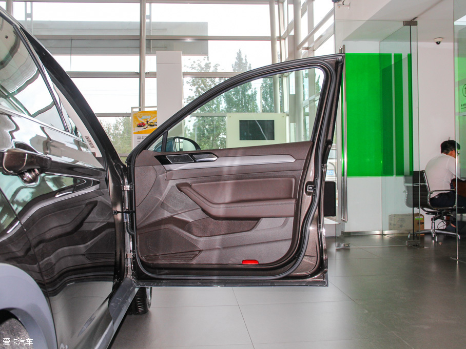 2016ε 380TSI Unlimited а