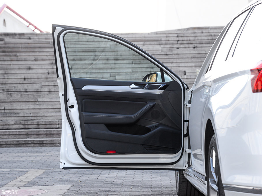 2016ε 380TSI R-Line