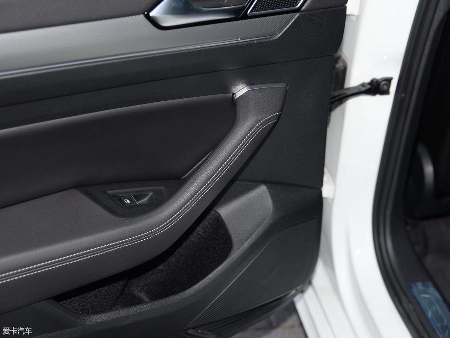 2016ε 380TSI R-Line