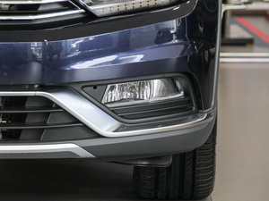 2016款380TSI Premium 四驱纵行版 前雾灯