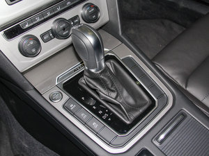2016款380TSI Premium 四驱纵行版 换挡杆