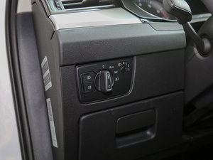 2016款380TSI 两驱逸行版 中控区