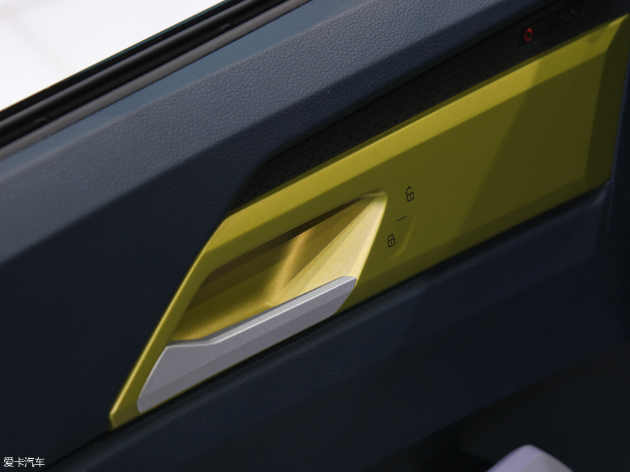 2016��T-Cross(����) Breeze Concept