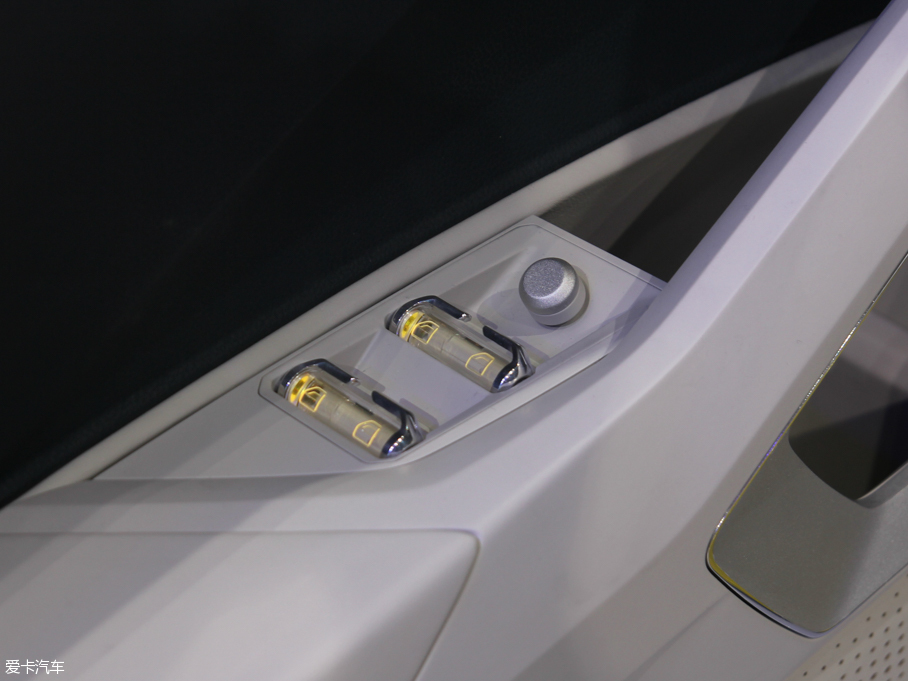 2016��T-Cross(����) Breeze Concept