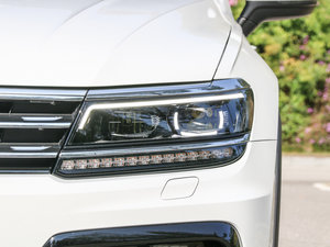 2017380TSI R-line (x)(ji)^