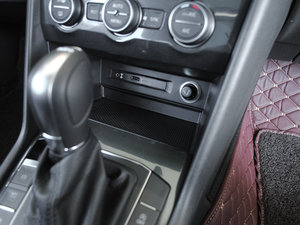 2017款330TSI 高配型 中控区