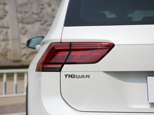 2017380TSI R-line (x)(ji)^