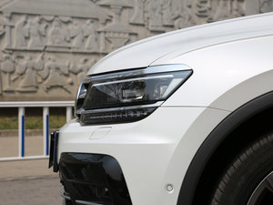 2017380TSI R-line (x)(ji)^