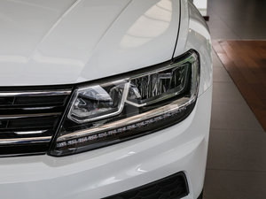2017款330TSI 创睿型 大灯