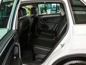 2017款330TSI 创睿型 后排空间
