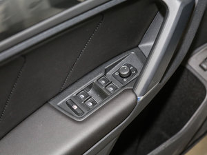 2017款330TSI 创睿型 主驾车窗控制区	