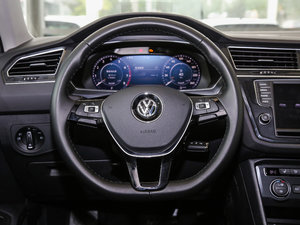 2017款330TSI 创睿型 方向盘