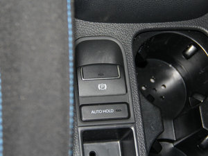 2016款380TSI 澄净蓝 驻车制动器