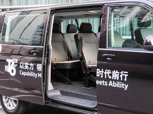 2016款2.0TSI 四驱舒适版 9座 后排空间
