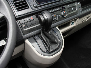 2016款2.0TSI 四驱舒适版 9座 换挡杆