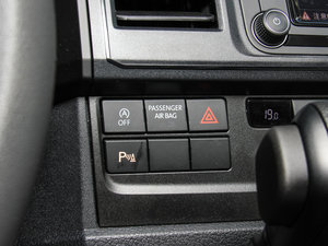 2016款2.0TSI 四驱舒适版 9座 中控区