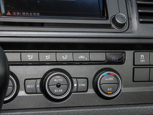 2016款2.0TSI 四驱舒适版 9座 空调调节