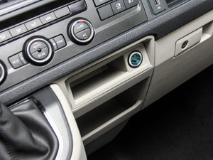 2016款2.0TSI 四驱舒适版 9座 中控区