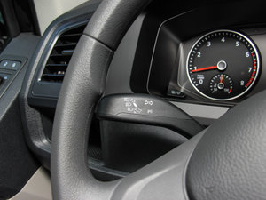 2016款2.0TSI 四驱舒适版 9座 中控区