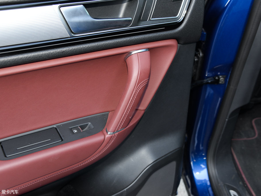 2017;J 3.0 TSI R Line ʷ