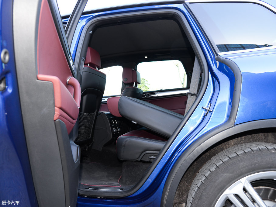 2017;J 3.0 TSI R Line ʷ