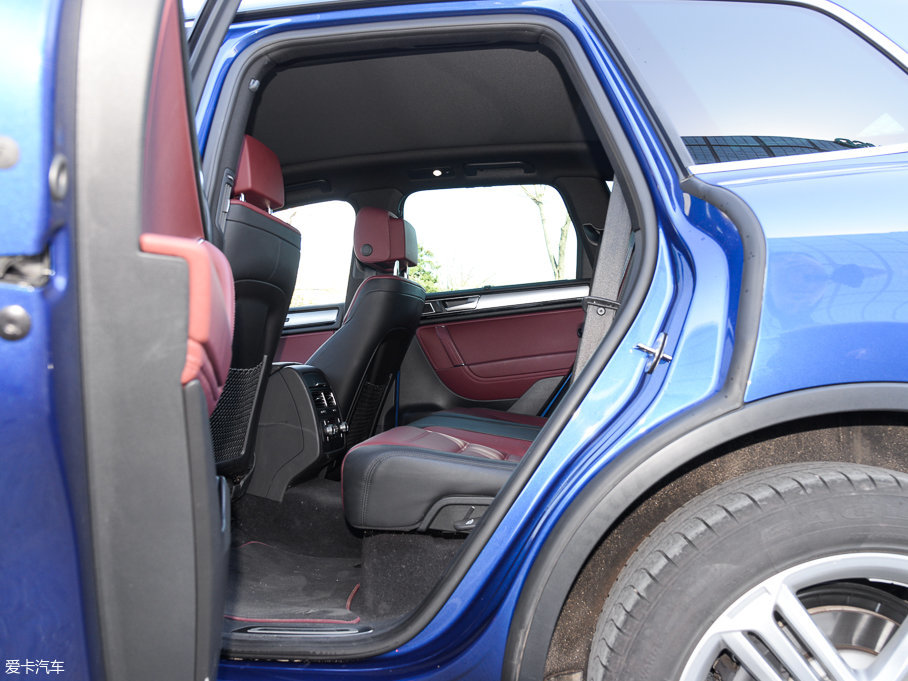 2017;J 3.0 TSI R Line ʷ