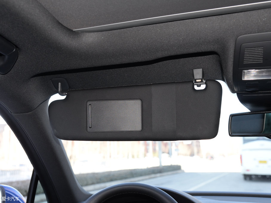 2017;J 3.0 TSI R Line ʷ