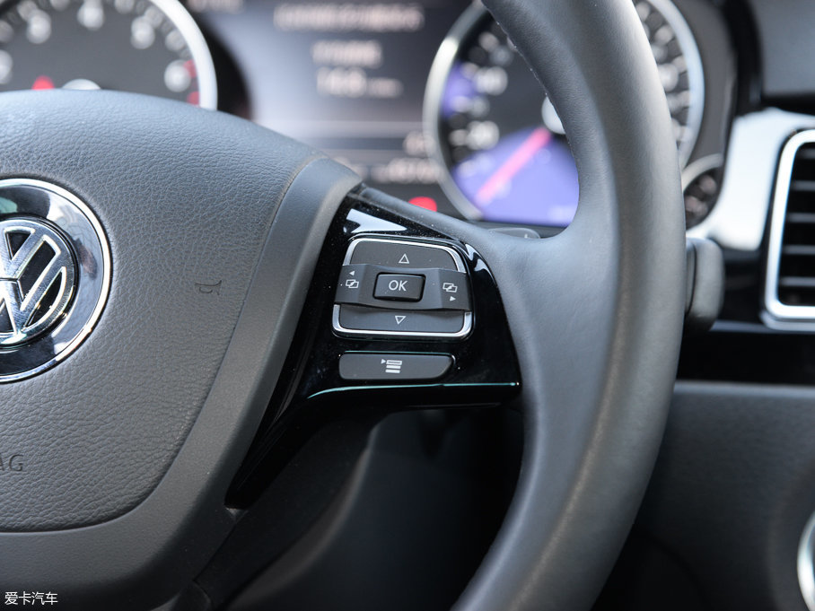 2017;J 3.0 TSI R Line ʷ