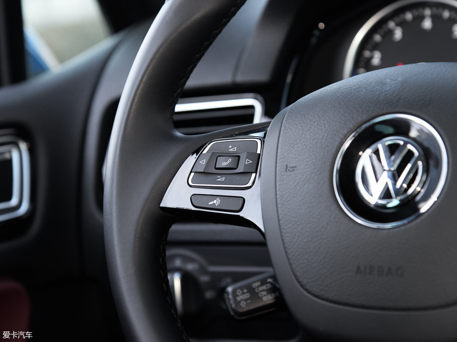 2017;J 3.0 TSI R Line ʷ