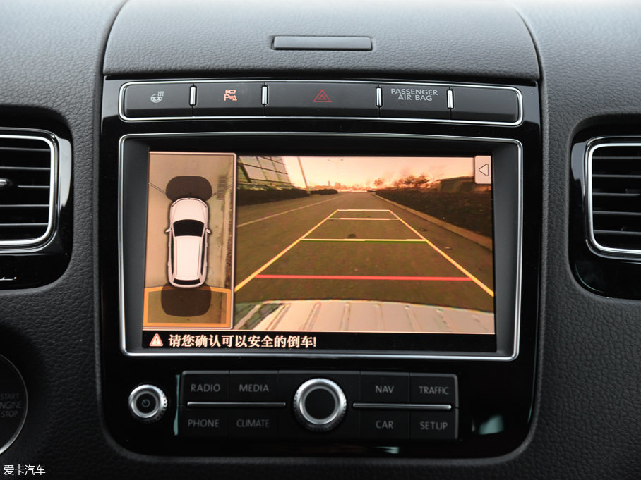 2017;J 3.0 TSI R Line ʷ