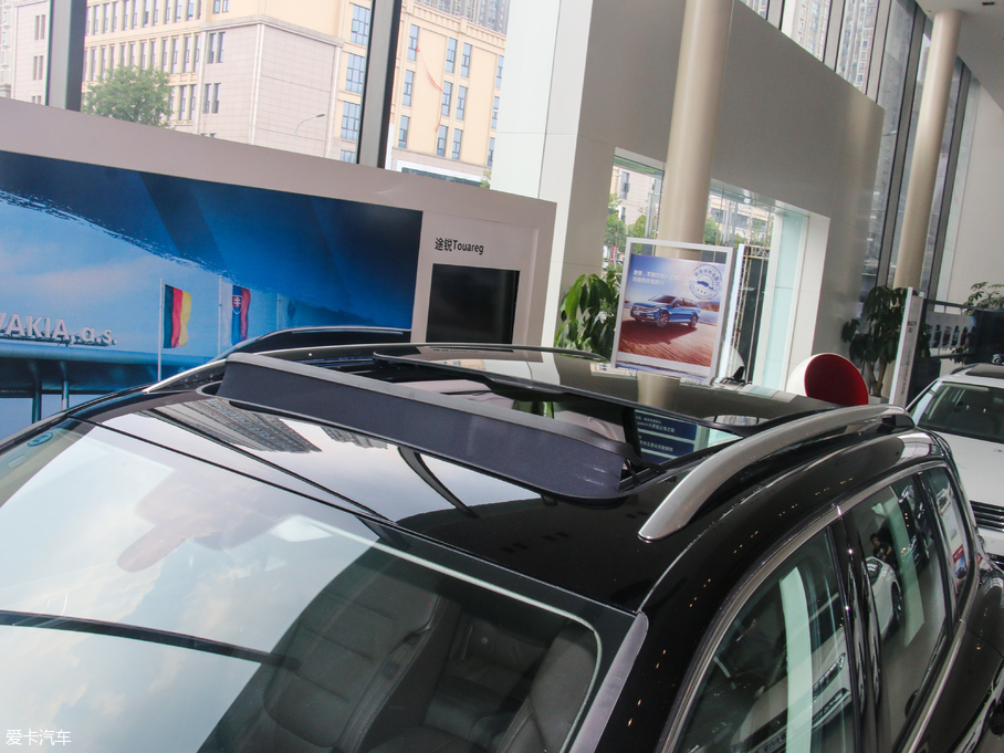 2017;J 3.0 TSI R Line ʷ